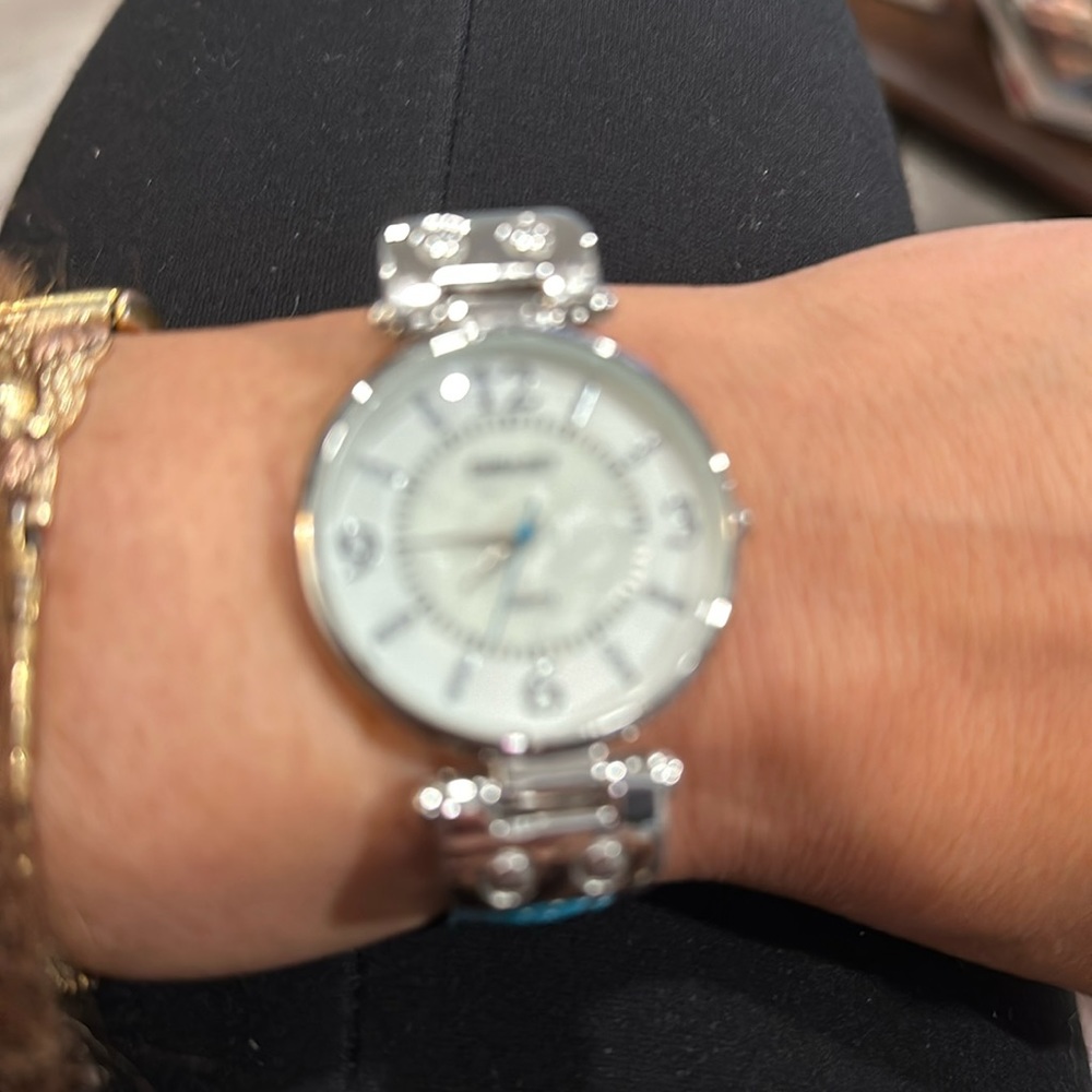 Embassy watch! - Picture 2 of 5